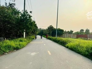 bán đất 50 năm ở yên mỹ, thanh trì. diện tích từ 300-700m2, vị trí gần ubnd xã, ngõ 3m.