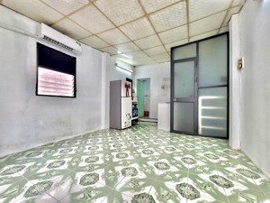 phòng cho thuê 3.2tr studio bancol , 3 cửa sổ kế bên chung cư the pegasuit đầy đủ tiện ích