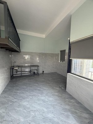trống 2 phòng vip cho thuê tại đường âu cơ, liên chiểu rộng thoáng có cửa sổ, ban công dt: 30m2