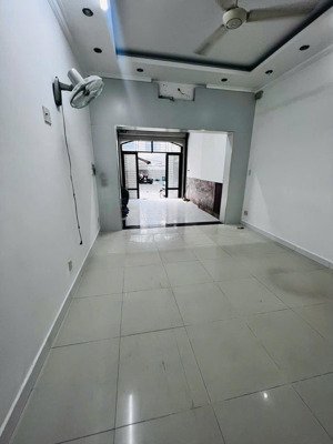 cho thuê nhà mặt tiền kinh doanh buôn bán nguyễn oanh. ngay chợ căn cứ
