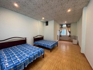 chính chủ cần bán nhanh toà căn hộ 4 tầng mt đường trần tống
