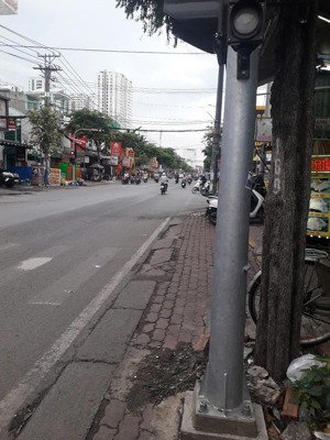 cần cho thuê kho 250m2 hẻm lớn thông đường phạm hùng