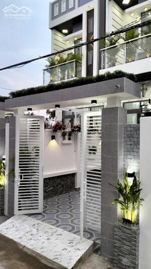 Nhà trệt lầu xây mới 4 phòng ngủ, có sân đậu ô tô, Cái Răng Cần Thơ