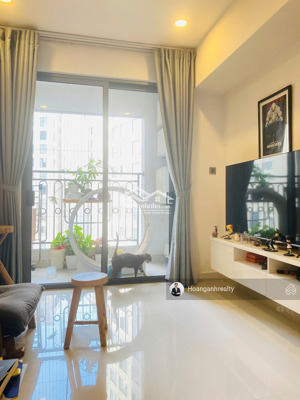 saigon royal cho thuê căn 1 phòng ngủ + 1, căn góc, view hồ bơi, giá tl