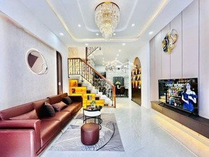 bán nhà 45m2 - 3tỷ760 gần trường cao đẳng kinh tế đối ngoại - đường phùng văn cung, phú nhuận.