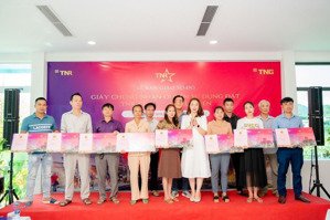 bán gấp căn shophouse view công viên hồ điều hòa mặt đường 28m thị trấn thắng giá 4,2 tỷ!