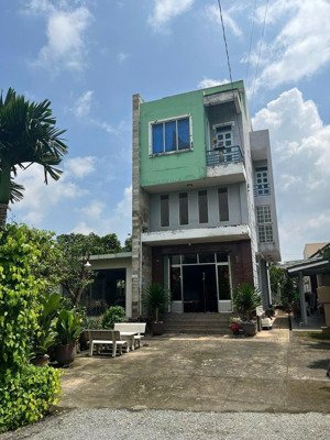 chủ thiện chí bán hạ 4tỷ còn 10tỷ chủ mong muốn bán nhà vườn p tân vạn. diện tích sổ 1032m2 .
