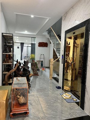 bán nhà 5 tầng ngang 5,5m mặt tiền trần nguyên hãn trung tâm phố nha trang