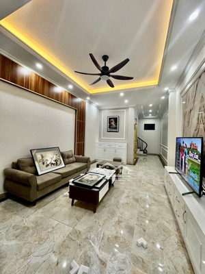 chỉ 10,5 tỷ có nhà ngô thị sỹ- vạn phúc hđ 5t-38m2 có thang máy oto đỗ cửa sát kđt galaxy vạn phúc