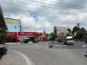 bán tài sản tại mt trần hưng đạo, tp. dĩ an. dt: 221.2m2. thổ cư 137m2. vị trí kinh doanh sung.