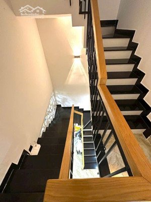 hot nhà 3 tầng cù chính lan ngay gần đường 30m, tiện ích đỉnh cao!