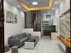 tôi có nhà cho thuê gần royal city nguyễn trãi, dt 50m*5 tầng, nhà full nội thất, giá thuê 16tr/th
