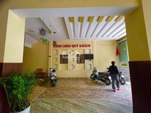 bán khách sạn gần bến xe quy nhơn. đang hoạt động tốt ( có gpkd, pccc )
