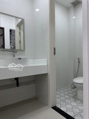 cần cho thuê nhà 3 tầng đẹp có hồ bơi kiệt ô tô đông giang 29tr/tháng sau lưng mặt tiền