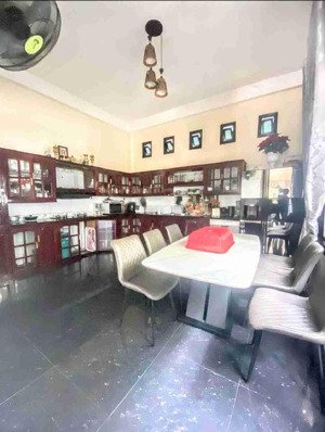 bán nhà rẻ hơn giá đất! nhà 3 tầng 2 mặt tiền 3 mặt thoáng vị trí vàng hải châu 140m2 hơn 14 tỷ
