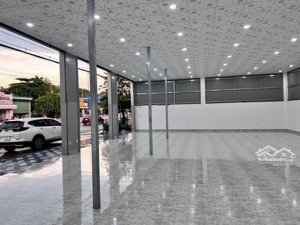 mặt tiền quốc lộ 13 gần ngã 4 sở sao kinh doanh đa ngành diện tích 18 x 12