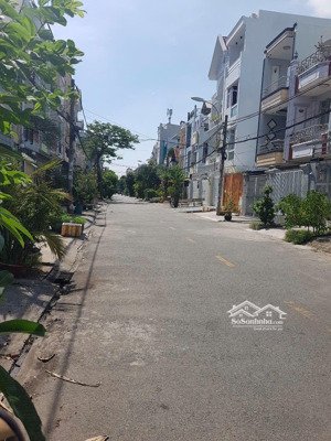 bán nhà đi định cư ngay kdc bình hưng, xe hơi trong nhà, 80m2, 4pn, gần bến xe quận 8, chỉ 7 tỷ xíu