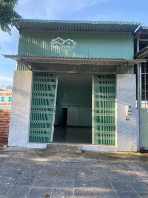 nhà mặt tiền tiện kinh doanh - nhà diện tích 5 x 20m (100m2 vuông) - ngay ngã tư lò bò bà thu