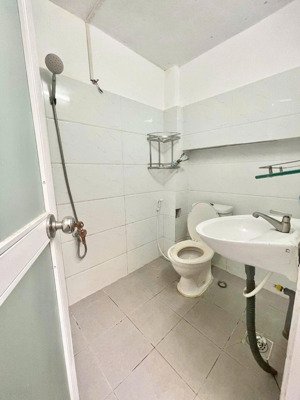 cho thuê trọ siêu rẻ ở dương quảng hàm, giá sinh viên 3tr8, đầy đủ, ở 3-4 người thoải mái