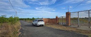 gần 1 mẫu đất full hồng bình châu đã lên sẵn 300m2 thổ cư, có sẵn 2 căn nhà trong đất, chỉ 18 tỷ