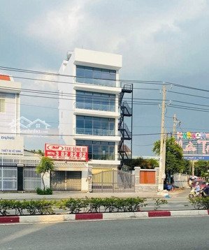 cho thuê toà nhà 5 lầu mặt tiền đại lộ bình dương
