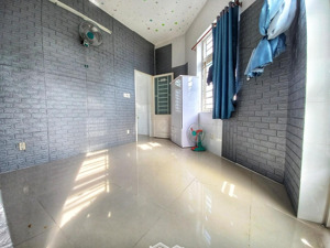 cho thuê phòng ban công đường trần xuân soạn, giá 4,2 triệu