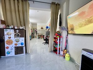 bán gấp căn hộ chung cư tại âu cơ, 650 triệu, 33m2, thiết kế hiện đại
