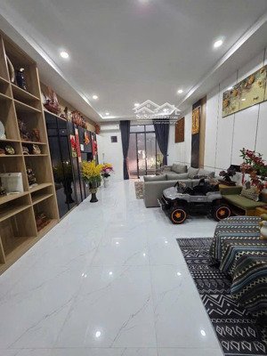 bán nhà 5 tầng có thang máy trung tâm phố biển nha trang, đường trần nguyên hãn. 431m² dt sàn