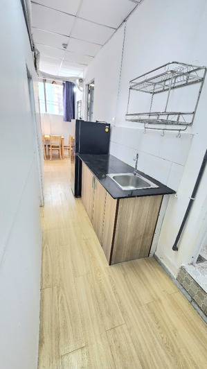 chính chủ cho thuê căn hộ 2 phòng ngủ full nội thất cửa sổ thoáng mát rộng 50m2