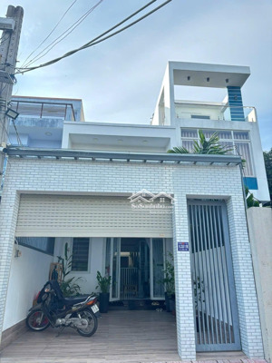 chị chủ định cư bán gấp nhà 1 trệt 1 lửng mới xây, hoàn công 110m2 (4,5x 25m) nhựa 5m giá 4,6 tỷ