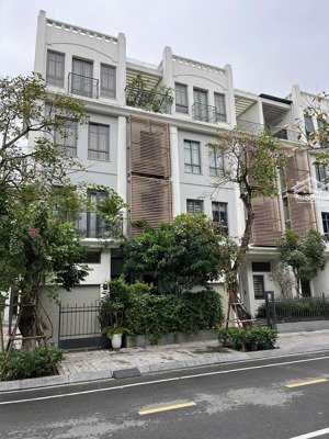 bán biệt thự nguyễn xiển 99m2 full nội thất có thang máy khu riêng biệt, giá 41 tỷ