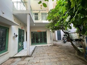 (phú nhuận - 170m2). nhà sân vườn cổ điển - không gian xanh xung quanh