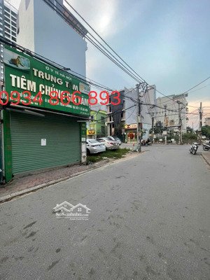 cho thuê nhà mặt phố cửu việt, trâu quỳ. dt 100m, mt 5,5m kinh doanh đông đúc, giá 10 triệu.