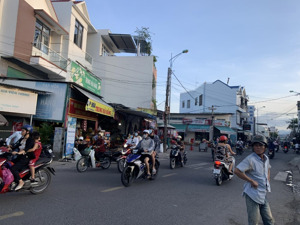 duy nhất nhà mặt tiền cạnh chợ thành diên khánh được rao bán, đang kinh doanh cực hút khách