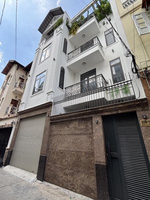 bán biệt thự cửu long. phường 2. quận tân bình. dt : 9 x 14m. 120m2 , 1 trệt 3 lầu. giá 20.8 tỷ tl