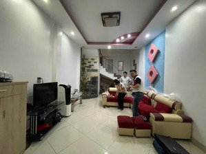 nhà riêng ngõ phố trương định gần ngã ba đường hoàng mai dt 45m2x5t, giá 13tr/th