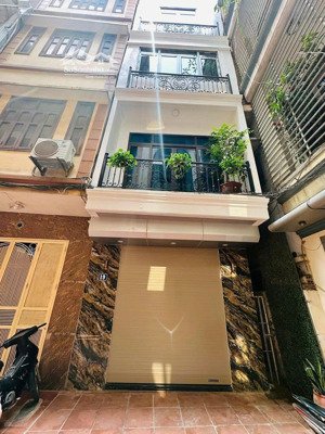cho thuê ngõ 92 đào tấn ba đình 45m, 6t ,mỗi tầng 1p ,thang máy ,điều hòa đầy đủ giá 19tr