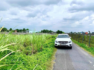 hơn 1000m2 đất tại bến lức - ngay cao tốc tp.hồ chí minh - trung lương