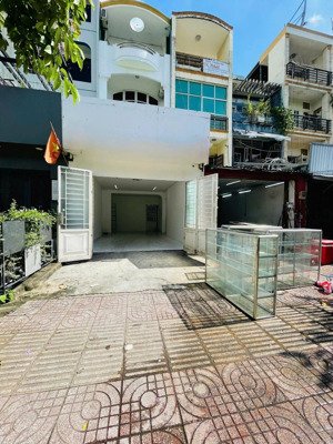 mặt bằng mặt tiền kinh doanh tự do có vỉa hè rộng hướng về sân bay tsn