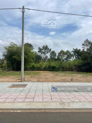bán nhanh lô đất 900tr đ. nguyễn cửu phú, gần trường th tân kiên, bình chánh, tp.hcm. dt 120m2. shr