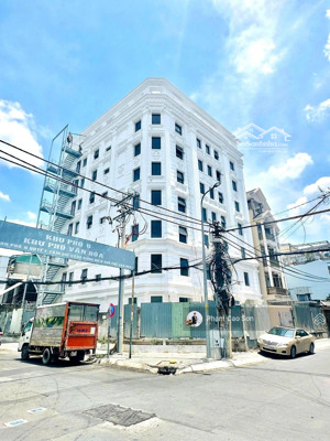 building góc 2 mặt tiền siêu thoáng - sử dụng hơn 1.800m2 - 8 lầu số dd2 bạch mã, quận 10