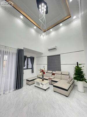 Bán nhanh căn nhà siêu xịn kề MT Lê Lợi, P3, Gò Vấp. Giá cực tốt 5tỷ9/căn 86m2, ngang 5m. Sổ hồng riêng