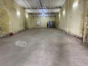 cho thuê kho xưởng mặt đường xuân phương. dt 235m, 1 tầng, mặt tiền 8m, vuông vắn. giá 28 triệu