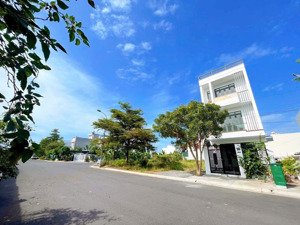 cho thuê nhà 3 tầng có nội thất cơ bản khu tái định cư mỹ gia, vĩnh thái, nha trang. lh 0975366629