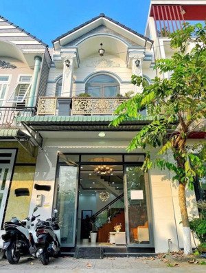 cần bán gấp căn nhà ngay chợ bình chánh đường 18b 5x20 đang cho thuê 16tr/1th giá 1ty150