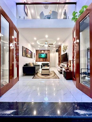cho thuê gấp đường bồ đề, 16 triệu, 50m2, 6pn, 4wc, 5tầng, full chỗ để xe