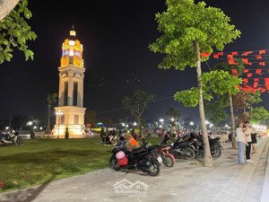 cần bán lô áp góc giá hấp dẫn cho anh chị quan tâm chỉ 2,7 tỷ kinh doanh được ngay, dân cư đông đúc