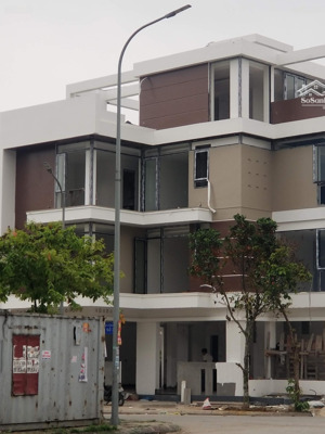 shophouse him lam hùng vương mặt đường 33m. 2 mặt tiền sẵn sổ hồng.