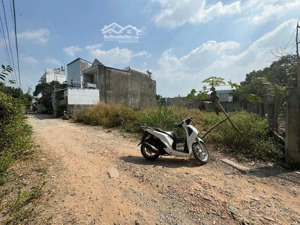 cần bán lô đất song hành vào 1/ tầm 30m