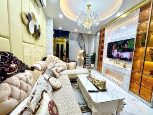 lô góc phố đoàn thị điểm, nhà mới thang máy, cách ô tô 10m, gần phố dt 38m2 * 6 tầng